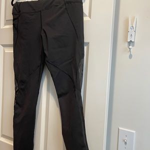 Victoria’s Secret Knockout Capri Leggings Large